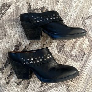 Sofft slip on heeled slide boots, black leather, grommet detail, great condition